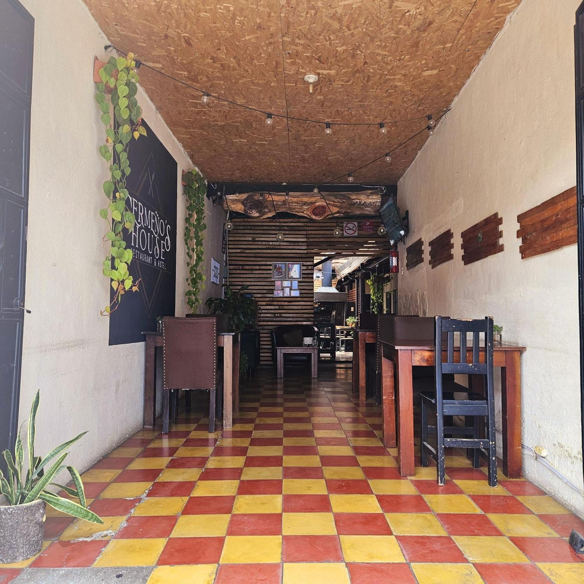 Cermeno'S House Hotel Antigua Exterior photo