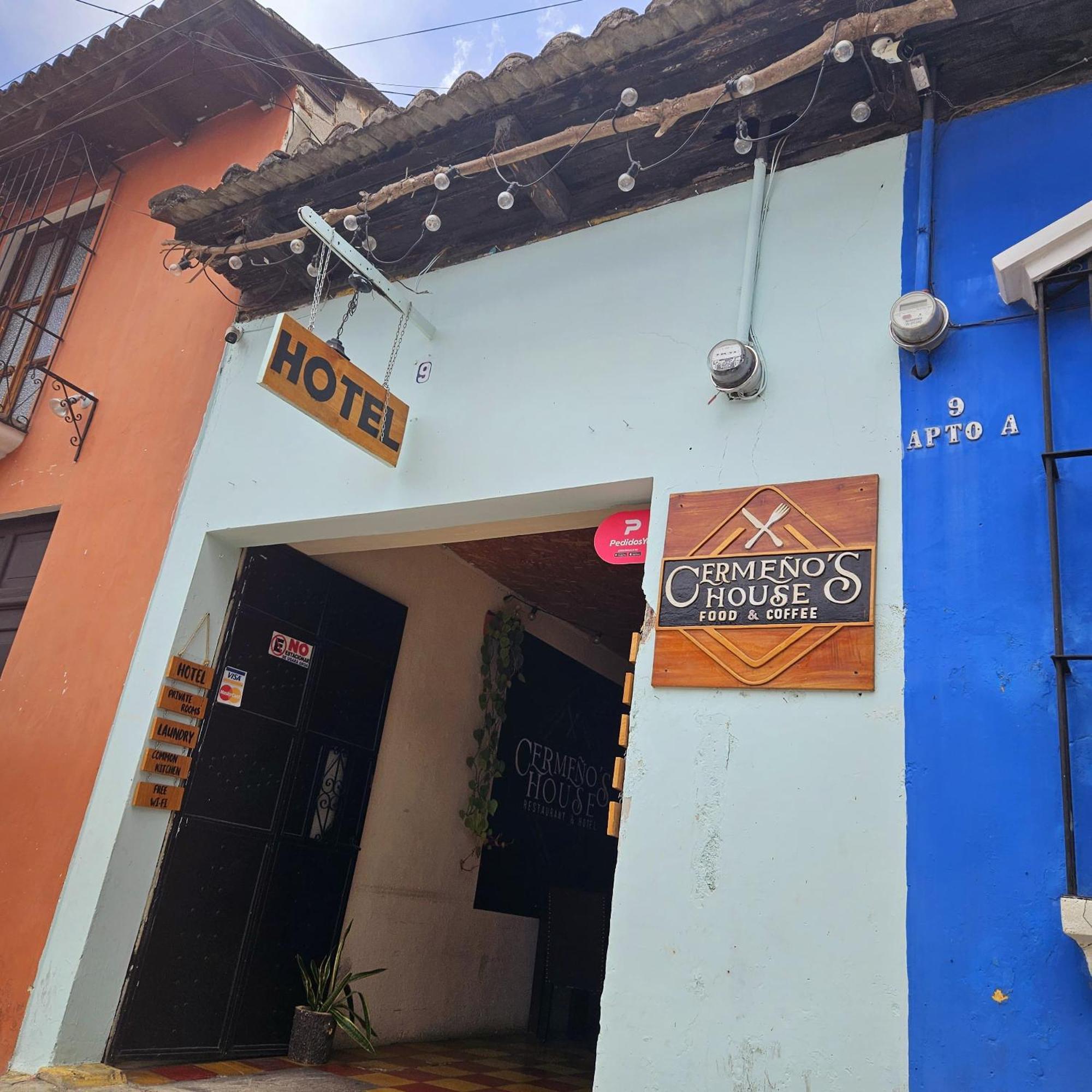 Cermeno'S House Hotel Antigua Exterior photo